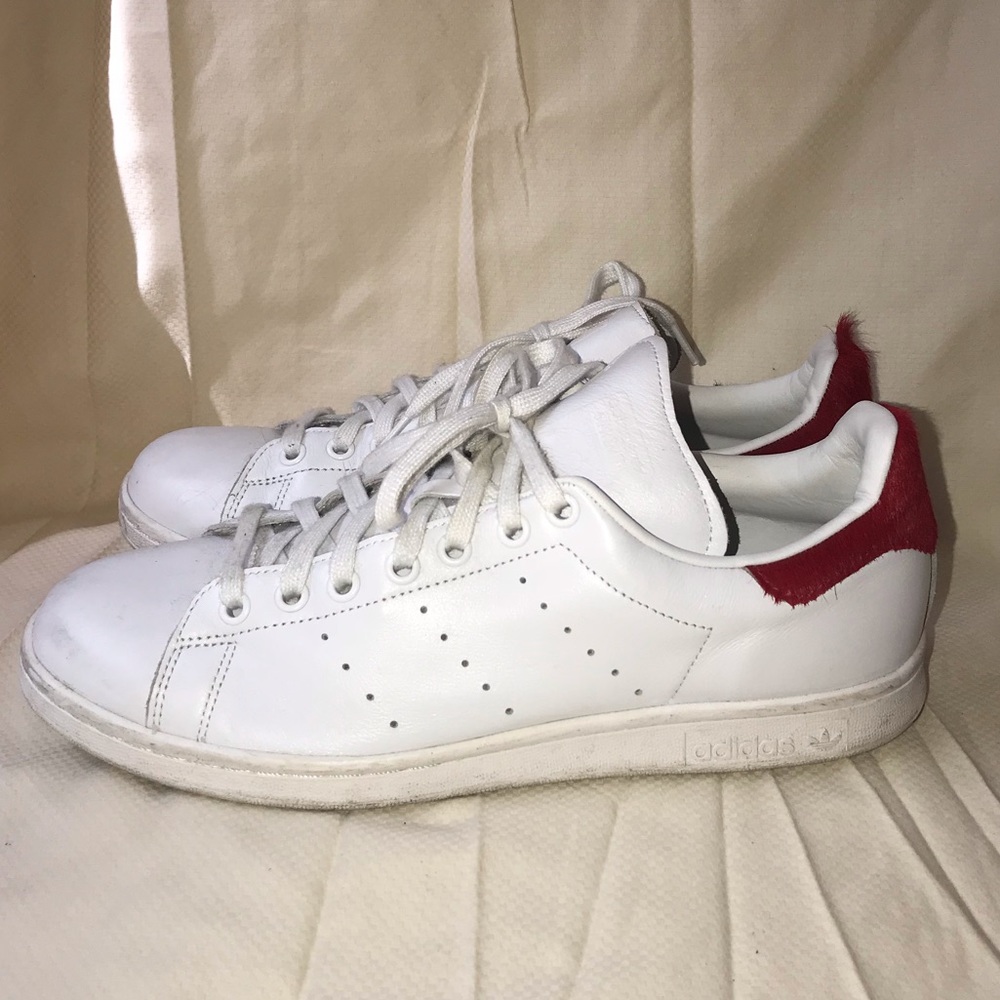 Adidas Stan Smith - White w/ red pony hair sz 10.5